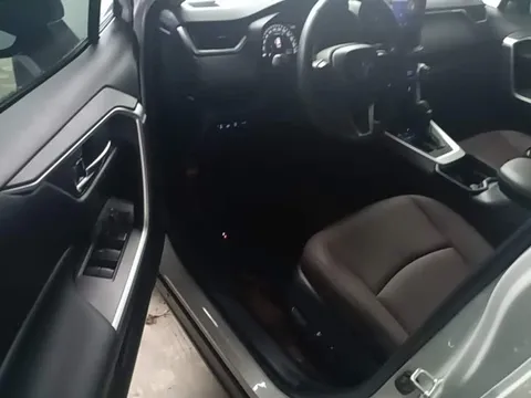 Toyota RAV4, миниатюра 11