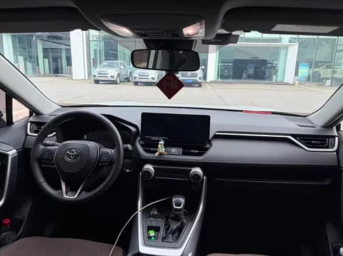 Toyota RAV4, миниатюра 2