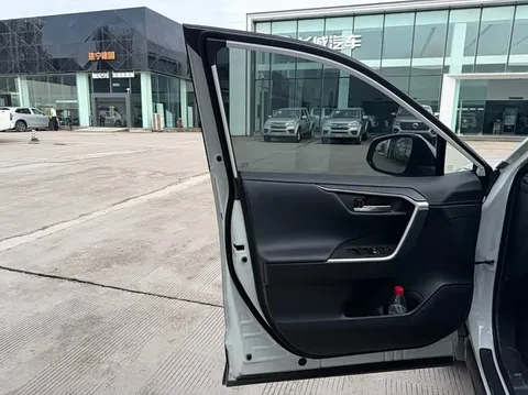 Toyota RAV4, миниатюра 5