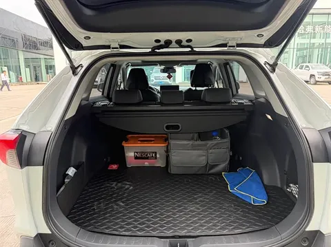 Toyota RAV4, миниатюра 8