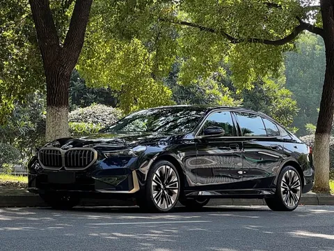 BMW 5, фото 1