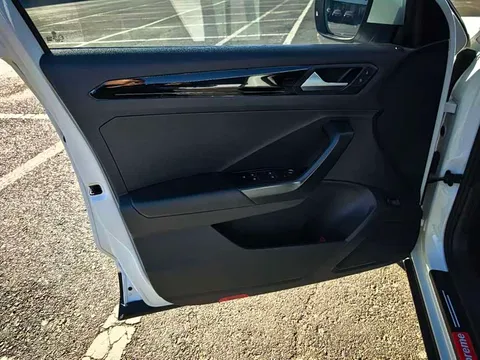 Volkswagen T-ROC, миниатюра 13