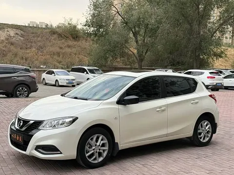 Nissan TIIDA, фото 1